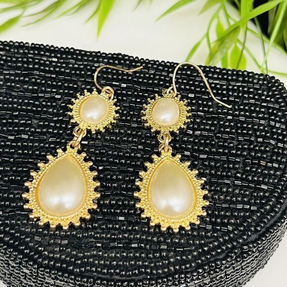 Vintage Earrings Pearls Dangle Drop Faux Pearl Center Pierced Gold Tone 4307 - Picture 2 of 6